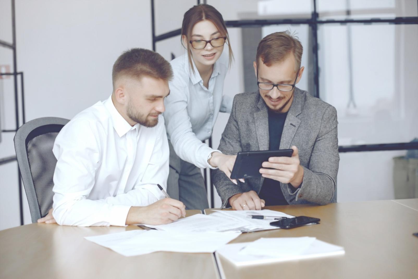 Session de formation en analyse financière avec outils professionnels